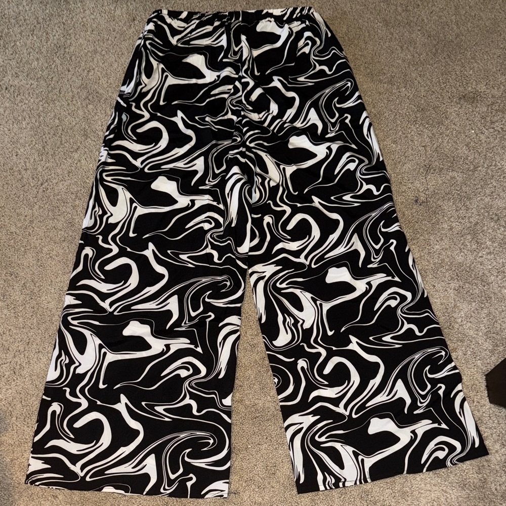 Black and White Swirl flowy Pants